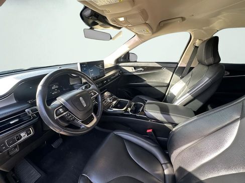 Used 2022 Lincoln Nautilus FWD image 2