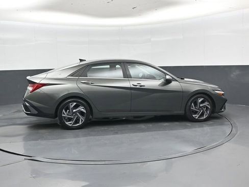 Used 2024 Hyundai Elantra Limited FWD image 2