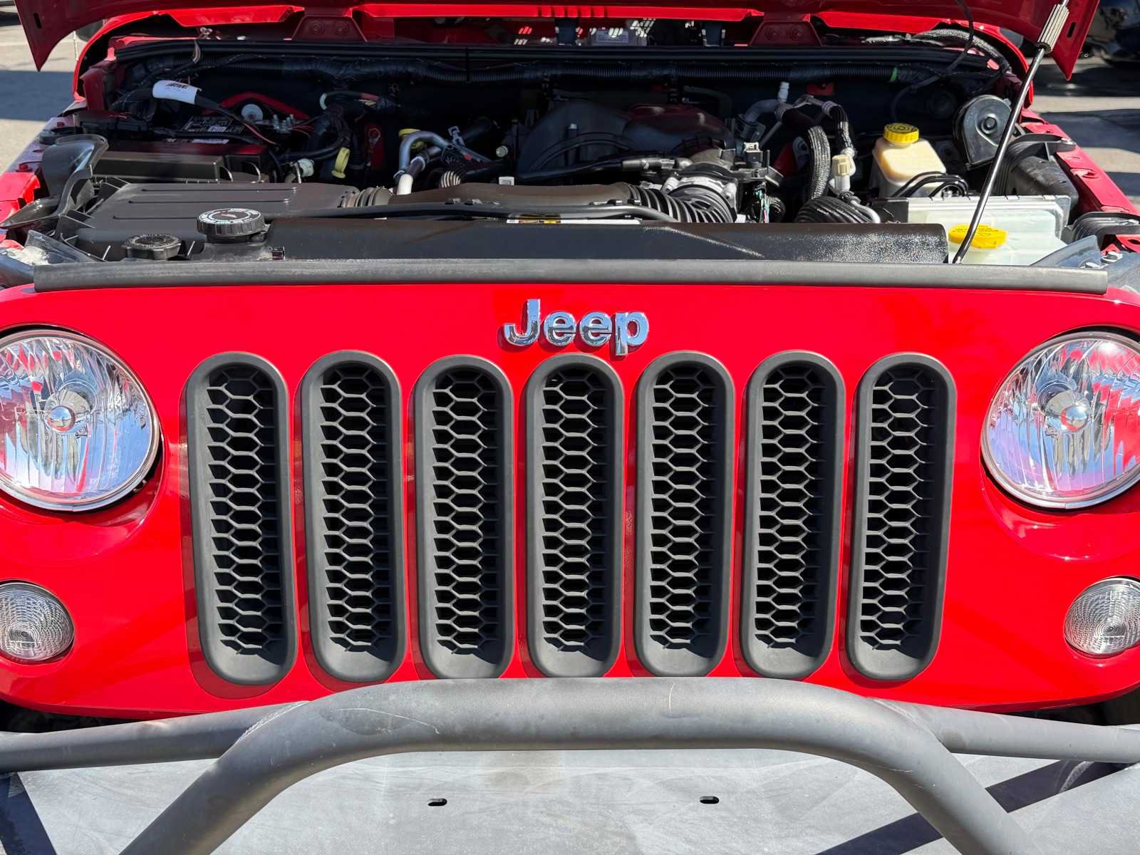 Used 2016 Jeep Wrangler Unlimited Sport w/ Connectivity Group AWD/4WD image 31