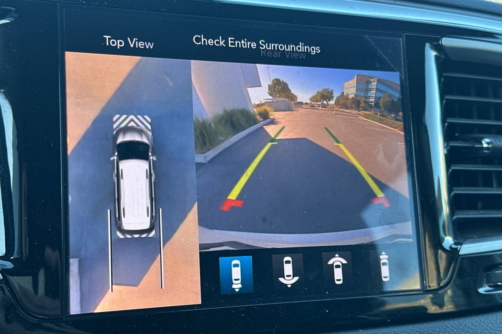 Used 2019 Chrysler Pacifica Touring-L w/ Advanced Safetytec Group FWD image 26
