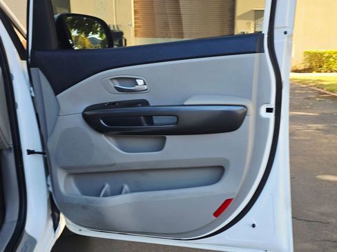 Used 2020 Kia Sedona LX image 23