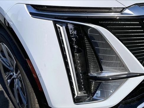 New 2026 Cadillac Lyriq Premium Luxury w/ LPO, Floor Liner Package AWD/4WD image 14