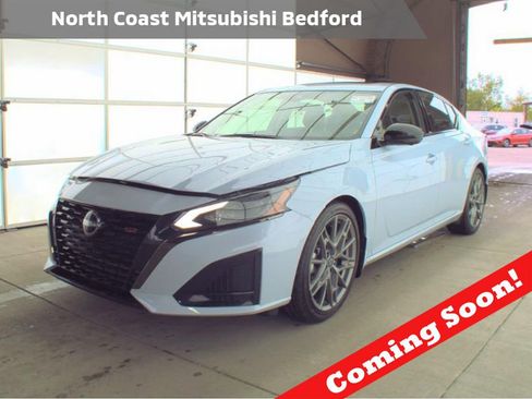 Used 2023 Nissan Altima 2.0 SR FWD image 1