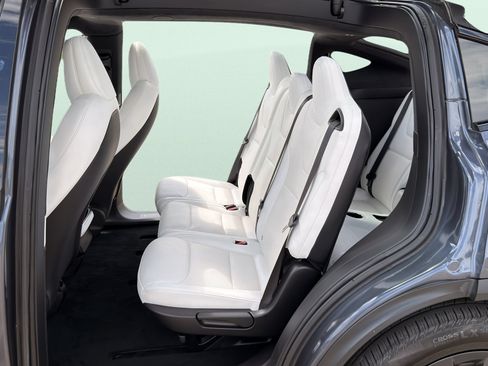 Used 2023 Tesla Model X AWD/4WD image 20