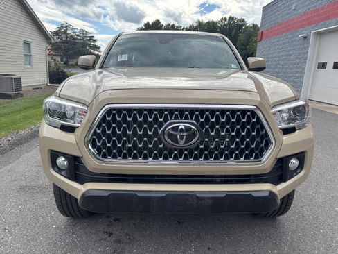 Used 2019 Toyota Tacoma TRD Off-Road w/ Technology Package AWD/4WD image 8