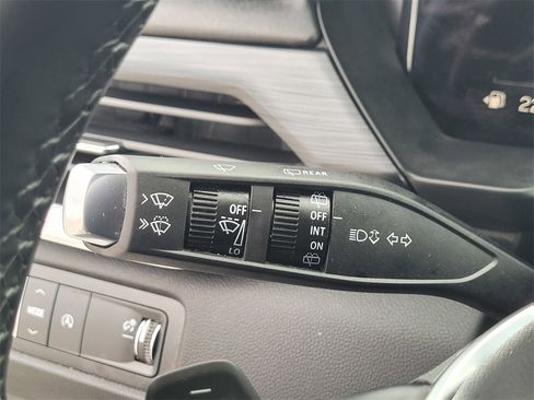 Used 2025 GMC Acadia Elevation image 27