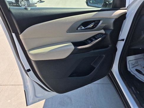 Used 2022 Chevrolet Traverse LS image 15