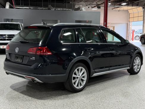 Used 2017 Volkswagen Golf Alltrack SE AWD/4WD image 3