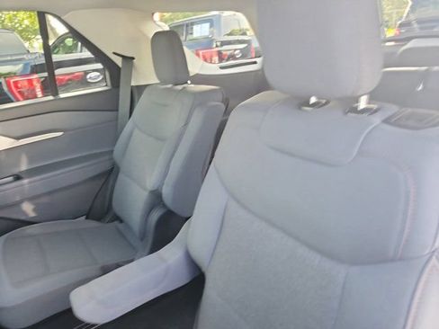 Used 2025 Ford Explorer Active AWD/4WD image 15