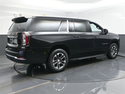 New 2025 Chevrolet Suburban LS image 29