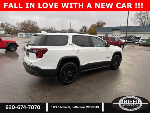 Used 2023 GMC Acadia SLE w/ Driver Convenience Package image 7