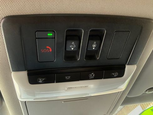 Used 2025 Nissan Rogue SV w/ SV Premium Package FWD image 33