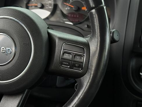 Used 2017 Jeep Patriot High Altitude AWD/4WD image 9