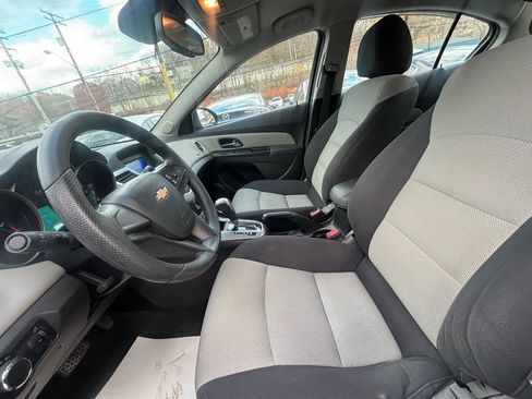 Used 2014 Chevrolet Cruze LS image 7