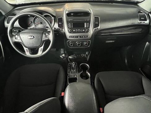 Used 2014 Kia Sorento LX image 12