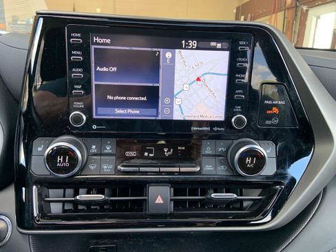 Used 2022 Toyota Highlander XLE image 20