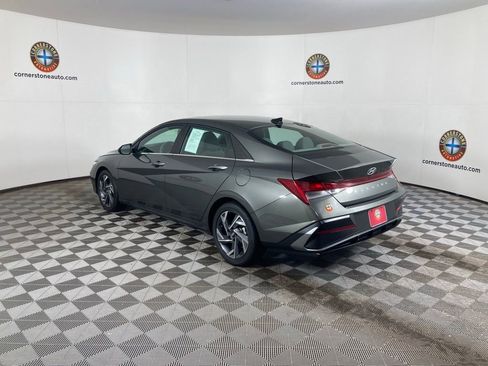 Used 2025 Hyundai Elantra SEL image 21