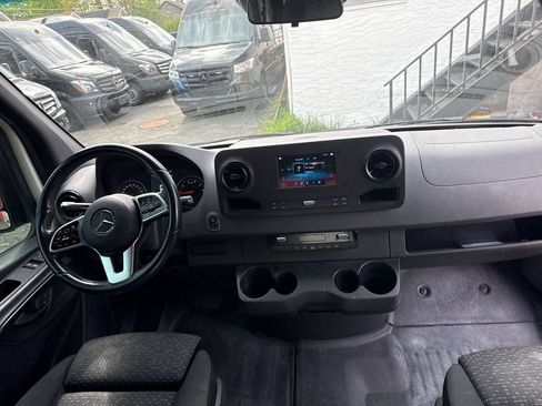 Used 2021 Mercedes-Benz Sprinter 1500 w/ Premium Package image 22