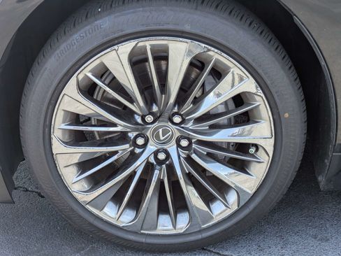Used 2018 Lexus LS 500 w/ Luxury Package RWD image 32