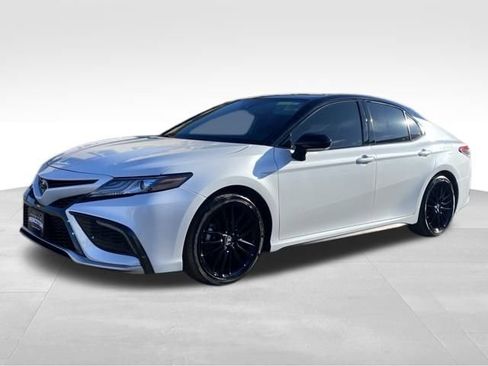 Used 2023 Toyota Camry XSE image 3