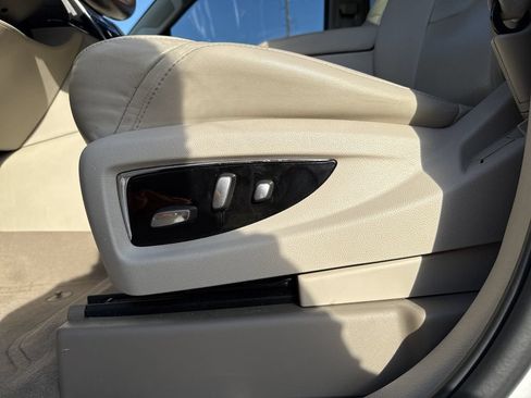 Used 2016 Cadillac Escalade ESV Luxury RWD image 14