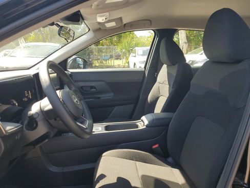 Certified 2025 Nissan Kicks S image 9