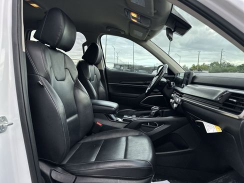 Used 2024 Kia Telluride LX FWD image 24