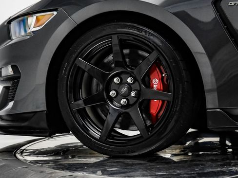 Used 2016 Ford Mustang Shelby GT350R w/ GT350R Equipment Group 920A RWD image 90