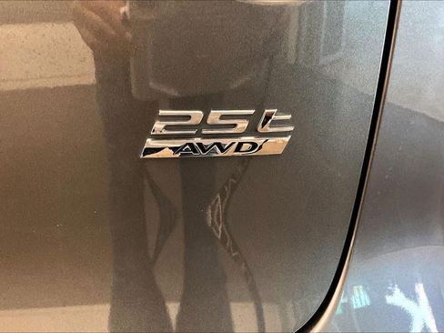 Used 2019 Jaguar F-PACE Premium image 18