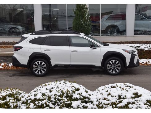 Used 2023 Subaru Outback Limited image 3