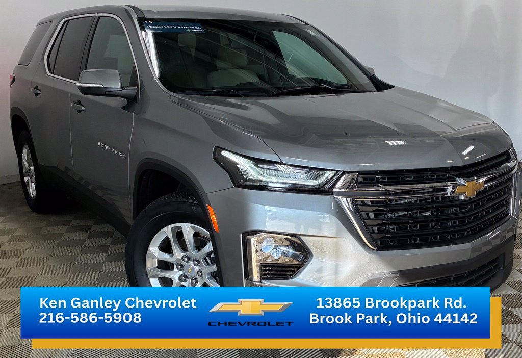 Used 2023 Chevrolet Traverse LS w/ Safety Package FWD image 4