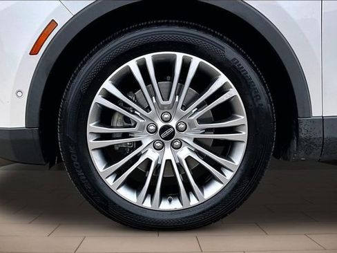Used 2018 Lincoln MKX Reserve w/ Driver Assistance Package FWD image 9