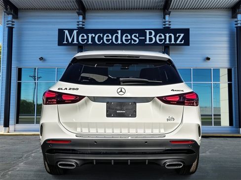 New 2025 Mercedes-Benz GLA 250 4MATIC image 5