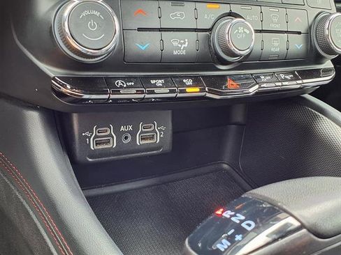 Used 2024 Dodge Durango GT AWD/4WD image 16
