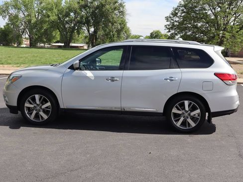 Used 2016 Nissan Pathfinder Platinum AWD/4WD image 9