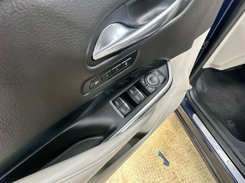 Used 2019 Cadillac XT4 Premium Luxury AWD/4WD image 16