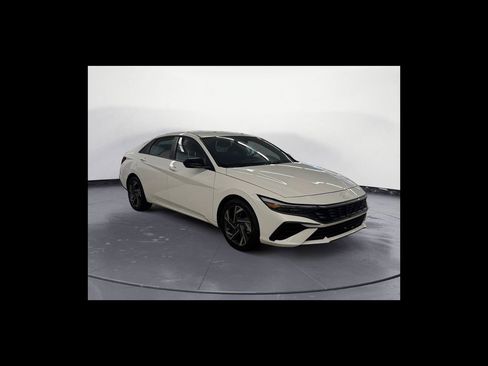 Used 2025 Hyundai Elantra Sport FWD image 8