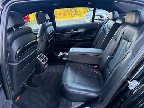 Used 2018 BMW 750i xDrive image 28