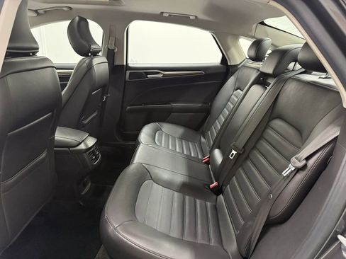 Used 2016 Ford Fusion SE w/ Equipment Group 202A image 7