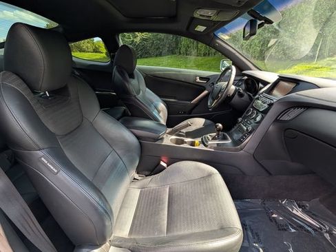 Used 2016 Hyundai Genesis Coupe 3.8 RWD image 12