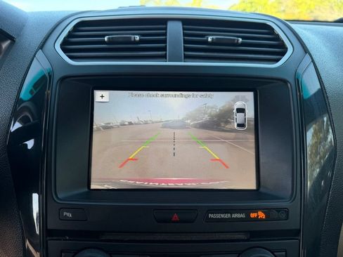 Used 2017 Ford Explorer XLT w/ Equipment Group 202A FWD image 20