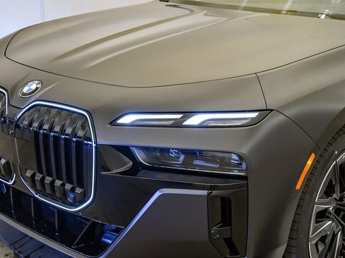 New 2026 BMW 740i w/ Premium Package image 9