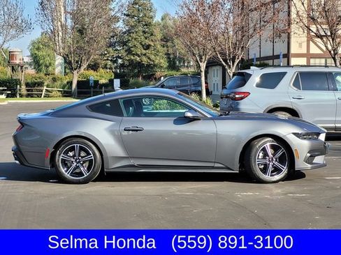 Used 2025 Ford Mustang Premium image 4