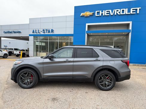Used 2025 Ford Explorer ST-Line w/ ST-Line Street Pack AWD/4WD image 3