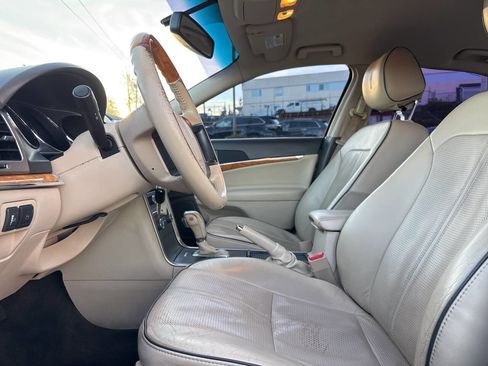 Used 2012 Lincoln MKZ image 30