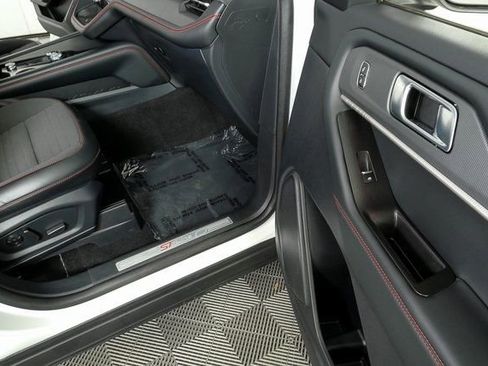 Used 2025 Ford Explorer ST-Line w/ Premium Package image 24