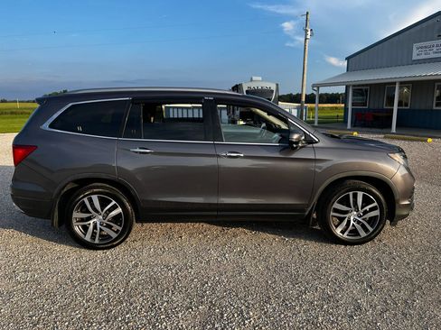 Used 2017 Honda Pilot Touring image 2