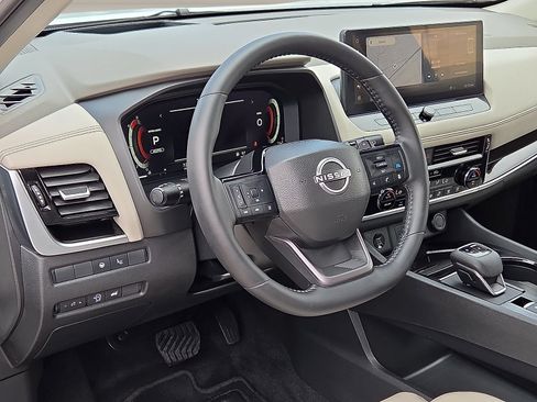 Used 2025 Nissan Rogue SL w/ SL Premium Package AWD/4WD image 14
