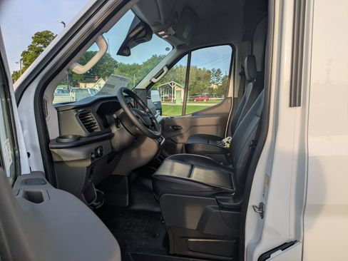 New 2026 Ford Transit 250 148 Medium Roof RWD image 11