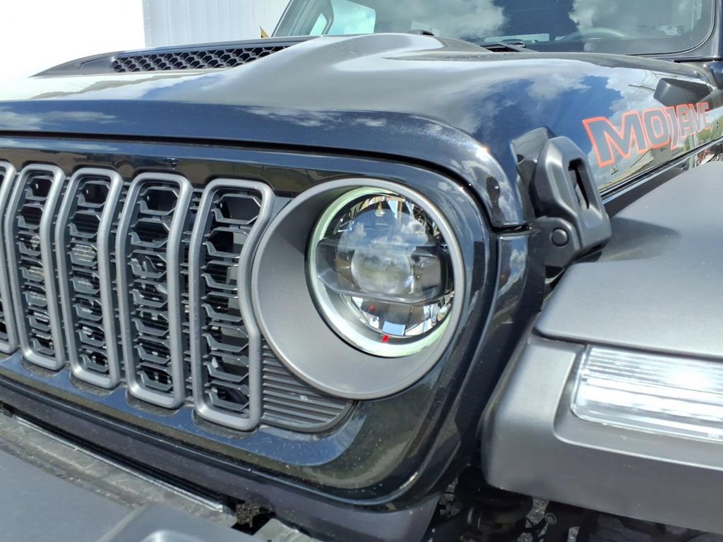 Used 2026 Jeep Gladiator Mojave AWD/4WD image 10